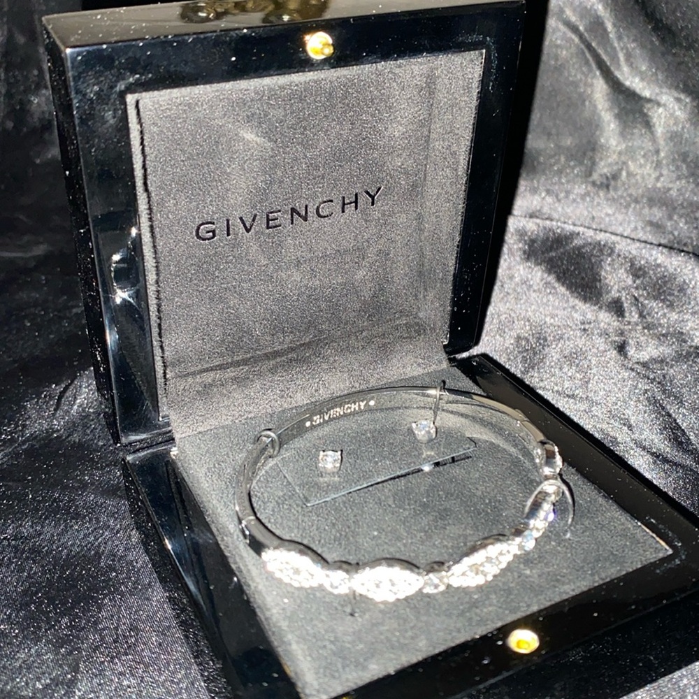 ✨Givenchy- ‘Evil Eye’ Oval cut Bangle Bracelet & Crystal Stud Earrings Set ✨NWT✨ - Picture 9 of 14